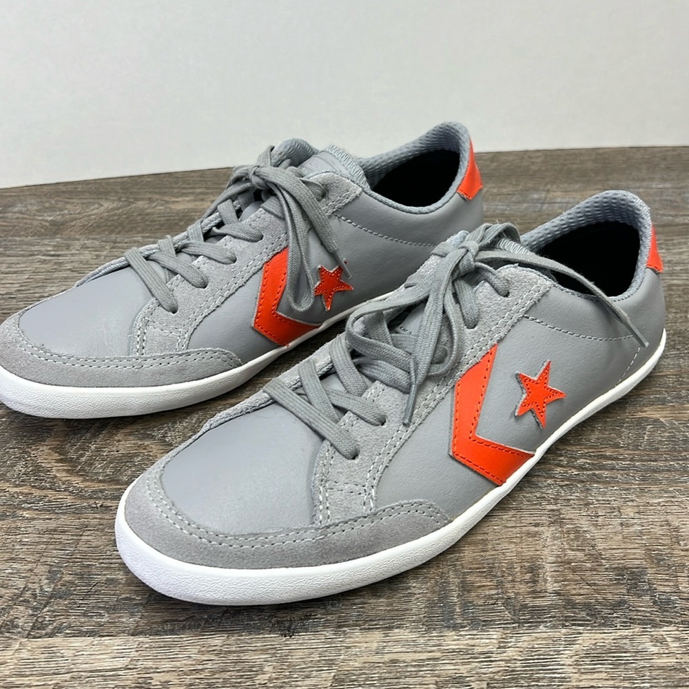 Converse Unisex Leather Sneakers Men’s 9.5 Women’s 11